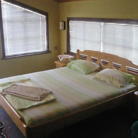 Famili Barba Yani ホテル ゴールデンサンド