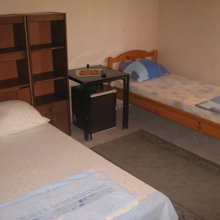 Famili Barba Yani ゴールデンサンド