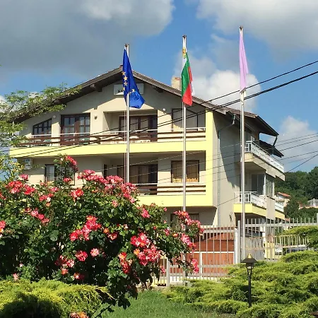 Hotel Famili Barba Yani