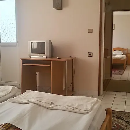 Famili Barba Yani ホテル *