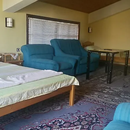 Famili Barba Yani ホテル ゴールデンサンド