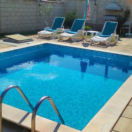 Famili Barba Yani ホテル *