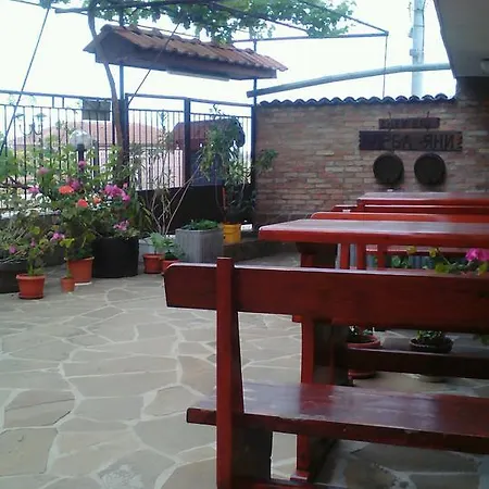 Famili Barba Yani ホテル *