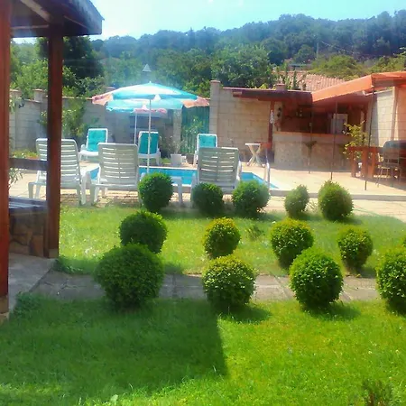 Famili Barba Yani Hotel