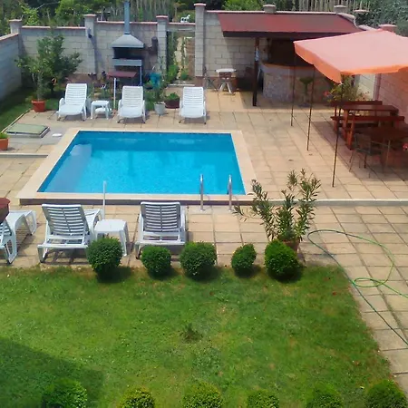 Famili Barba Yani Hotel